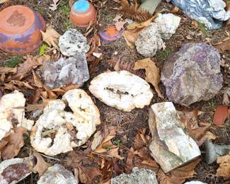 MANY GEODES ALL SIZES AND MINERAL ROCKS SOURCED DEOM SOUTHEAST MINES