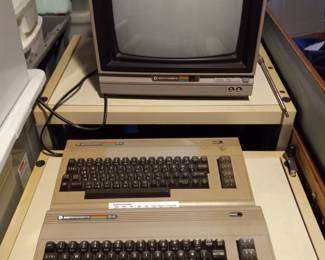 COMMODORE 64 AND MONITORS