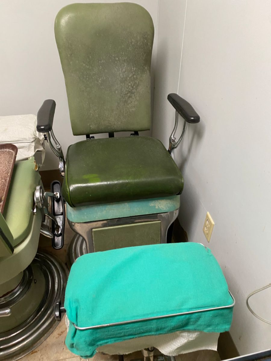 Doctors office Auction with equipment furniture... starts on 2/24/2024