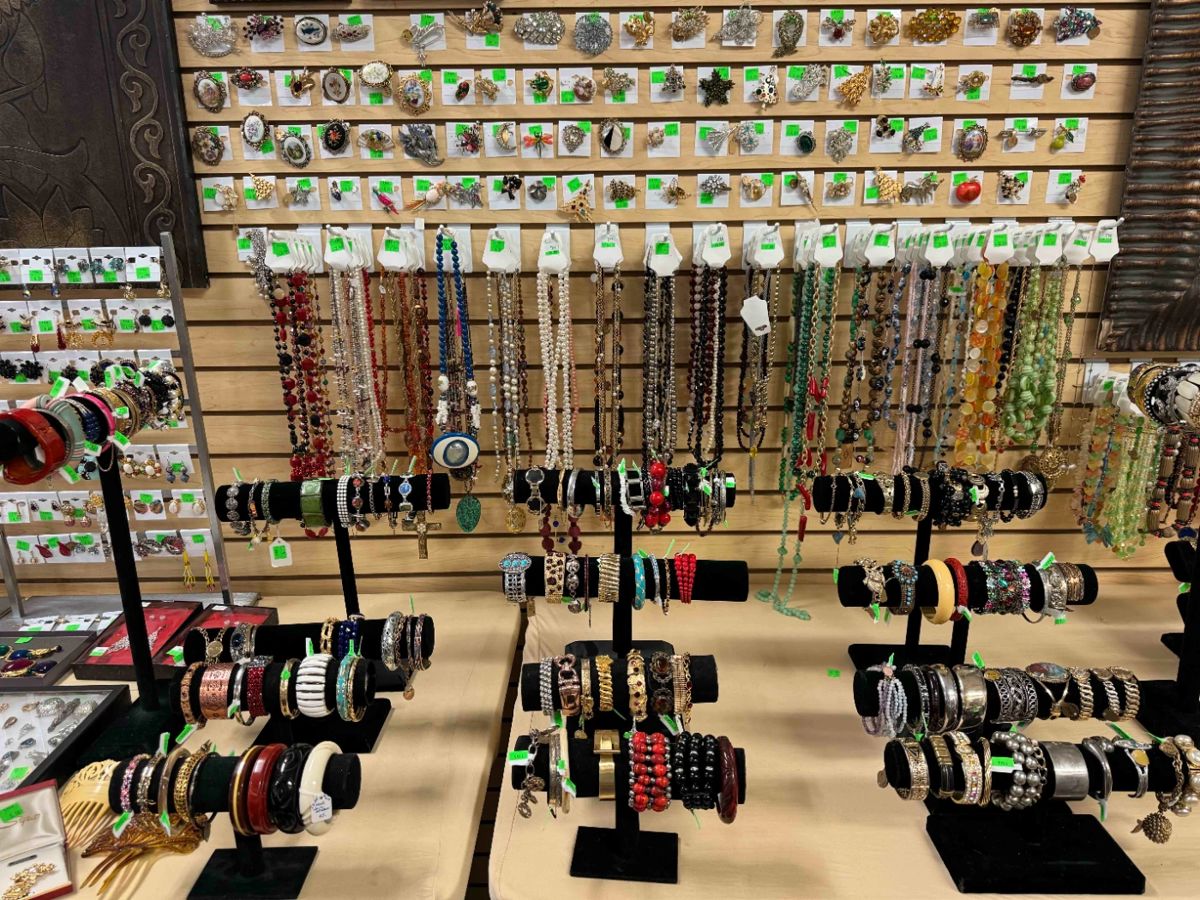 Vintage Jewelry, Furniture, Décor, and Coins... starts on 3/2/2024