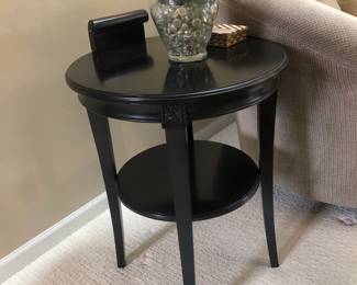 22" inch diameter table 