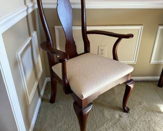 Ethan Allen Dining Chairs (4 Side Chairs, 2 Armchairs) 