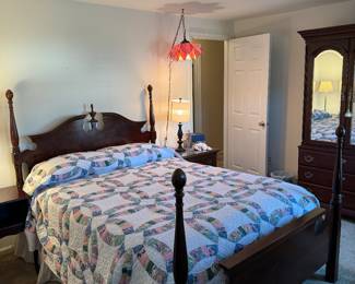 Queen Mahogany 4 Poster Bed with Mattress 