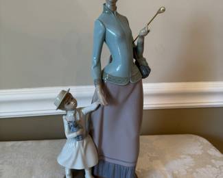 Lladro Lady With Girl Porcelain Figurine