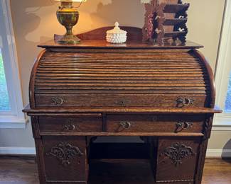 Vintage Macey 2 Drawer / 2 Door / 1 Roll Top Oak Desk (40"W x 41"H x 28"D)