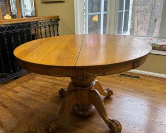 Antique Round Carved Oak Claw Foot Extension Dining Table (48"D x 30"H)