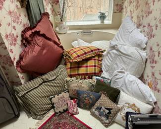 Pillows & Pillows 