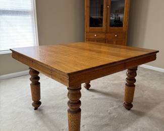 Robbins Table Co. Owosso, Michigan Game Table / Extension Table (48"L x 45"W x 29"H with 1 Leaf 11"Long)