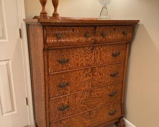 Antique Oak Tall 6 Drawer Dresser with Claw Feet (21"D x 38"W x 49"H)
