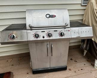 Char-Broil Gourmet 3 Burner / 1 Extra Burner Tru Infrared Propane Grill