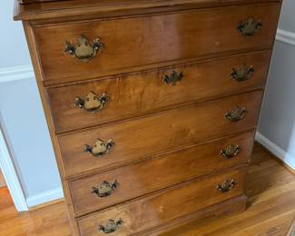 Hartford House by Thomasville 5 Drawer Maple Dresser (20"D x 37"W x 46"H)