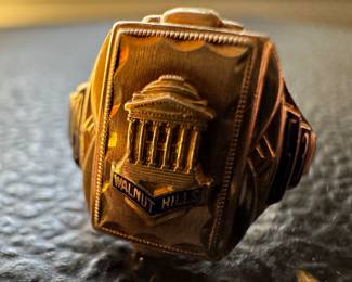 10K Gold Walnut Hill 1953 Class Ring