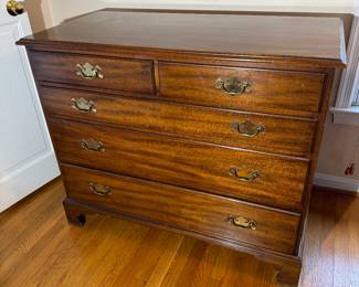 Henkel-Harris 5 Drawer Dresser (42"W x 20-1/2"D x 35-1/2"H)