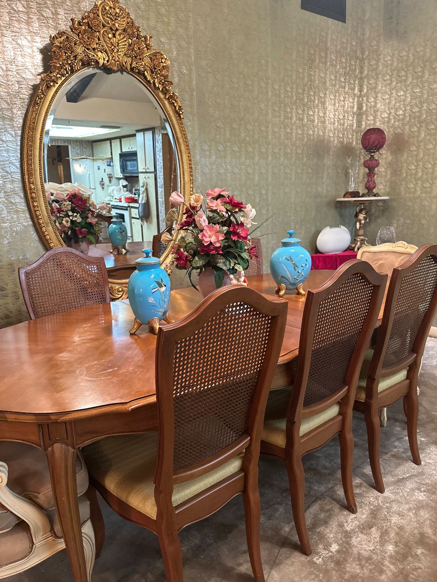 Vintage table & chairs 