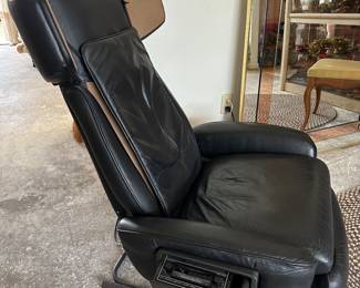 1985 Get-a-way chair  unique massage chair with stereo built in, speakers surround sound indeed 😃