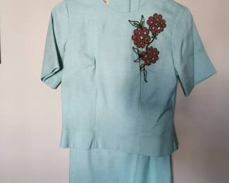Lovely vintage 1960s or 1970s Tobey of Chicago aqua blue mini skirt and blouse set, featuring a red embroidered flower, Size 8
