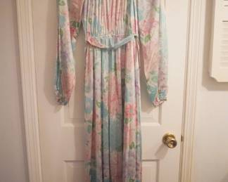 Vintage Vanity Fair soft floral long sleeve nightgown, Size M