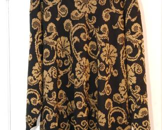 Gorgeous Alfred Dunner oversized vintage sweater with gold filigree print with metallic thread woven in on a black background, Size 3X