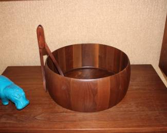 Heirloom Walnut Spirit of '76 Special Edition salad bowls and salad servers