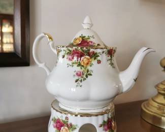 Royal Albert Old Country Roses Teapot with warming stand