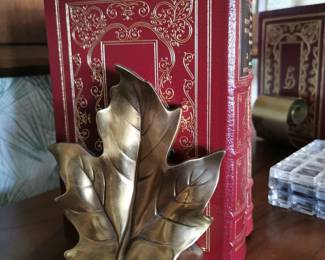 1980s brass decorator's items including a brass pair of maple leaf bookends