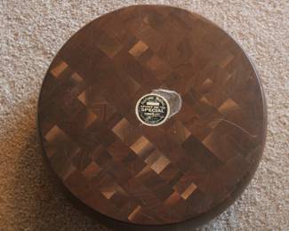 Bottom of the Heirloom Walnut Spirit of '76 Special Edition salad bowl