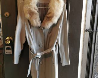 Unique vintage gray or taupe belted leather jacket with a lovely sand color fur collar
