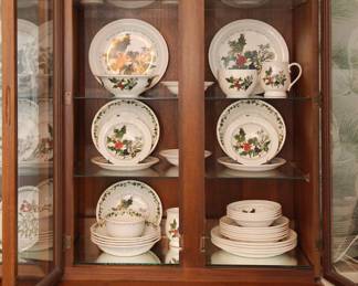 Detail of the Holly and the Ivy Portmeirion dinnerware