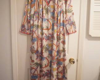 Vintage Vanity Fair nightgown in a tropical floral pattern and red piping with a matching robe, Size Med