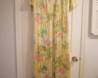 Lovely yellow floral sheer Vanity Fair vintage robe, Size Med