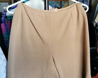 Vintage light brown short shorts with fitting darts at waistband