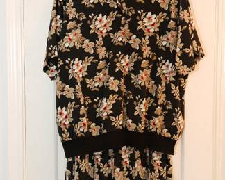 Vintage Alfred Dunner skirt and blouse set in a taupe and red floral pattern on a black field, featuring a short sleeved button up top and knee length skirt, Size 44/24W