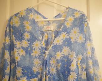 Bodice detail of blue vintage Vera robe with white daisies and a button v-neck