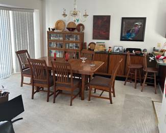 Arts and crafts style table, 2 leaves and 6 chairs