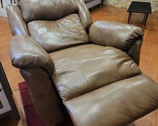 Nice leather ELECTRIC recliner