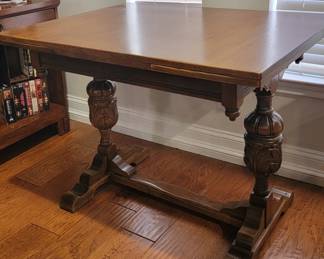 Beautiful oak draw leaf table