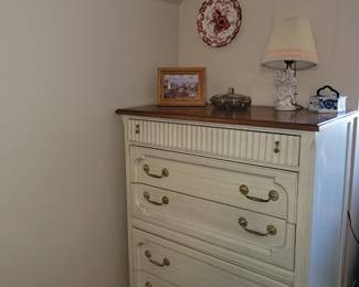 Chest of drawers
