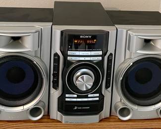 SONY AM/FM STEREO W/3 DISC CHANGER