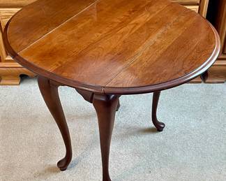 DROP-LEAF END TABLE