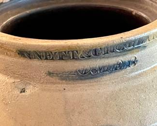 LARGE VINTAGE POTTERY JUG