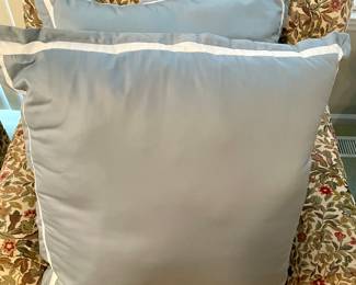 LARGE PILLOWS