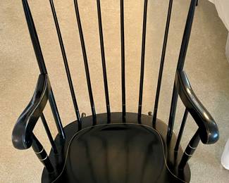 VINTAGE BLACK/GOD ROCKING CHAIR