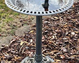 METAL BIRDBATH