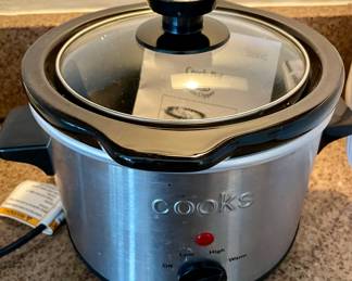 COOKS SLOW COOKER