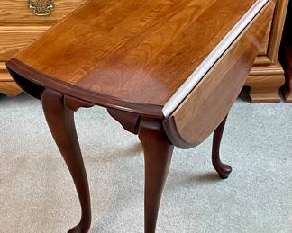 DROP-LEAF END TABLE