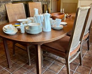 Table with 6 chairs 