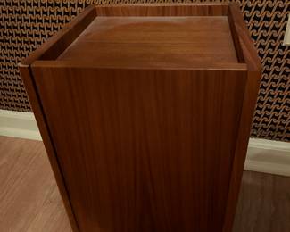 2 of these pedestals 