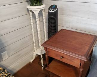 END TABLE AND PLANT STAND