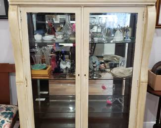 ANTIQUE CABINET WITH CRYSTAL