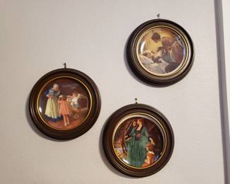 COLLECTOR PLATES IN WOODEN FRAMES